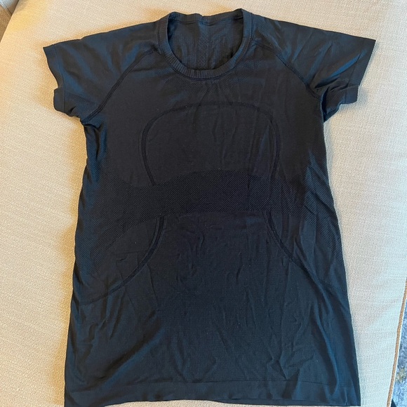 Lululemon Swiftly Tech Short Sleeve Crew - Size 12 - Picture 1 of 3